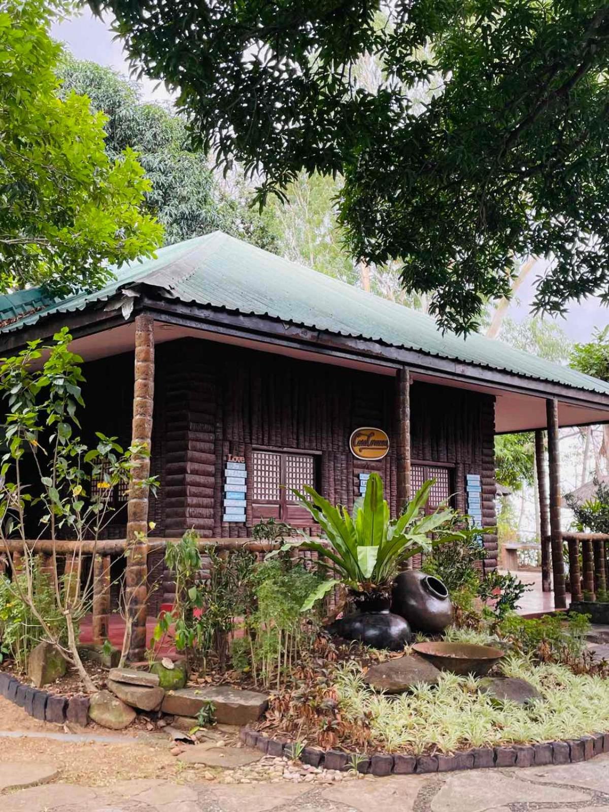 Loreland Farm Resort Antipolo Bagian luar foto